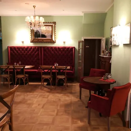 & Restaurant Raueneck מלון