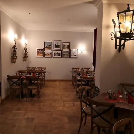 & Restaurant Raueneck 호텔 바트 자로