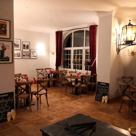 & Restaurant Raueneck باد سارو