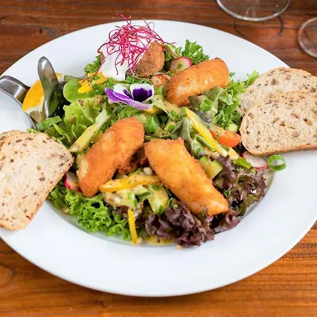 & Restaurant Raueneck *