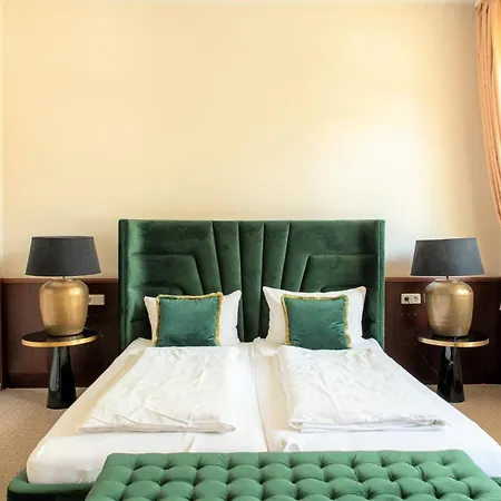 Hotel&restaurant Raueneck Hotel *