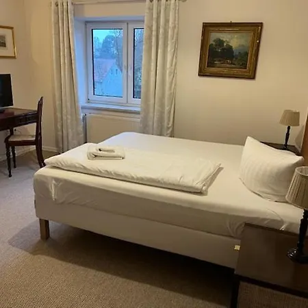 & Restaurant Raueneck מלון באד סארואו