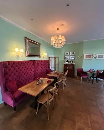 & Restaurant Raueneck *