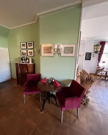 & Restaurant Raueneck 호텔