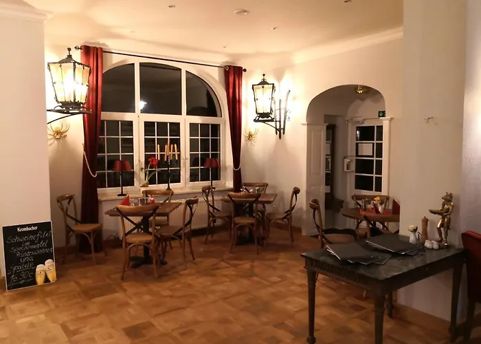 & Restaurant Raueneck Szálloda *