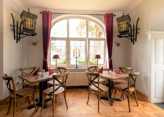 & Restaurant Raueneck *