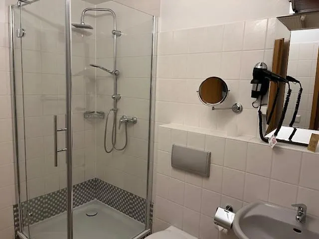 Hotel&restaurant Raueneck Hotel *