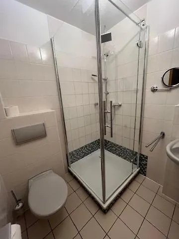 & Restaurant Raueneck *