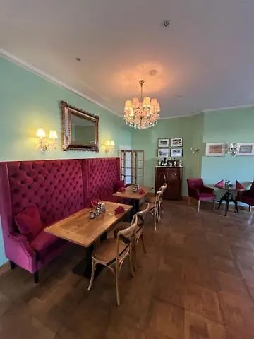 & Restaurant Raueneck *